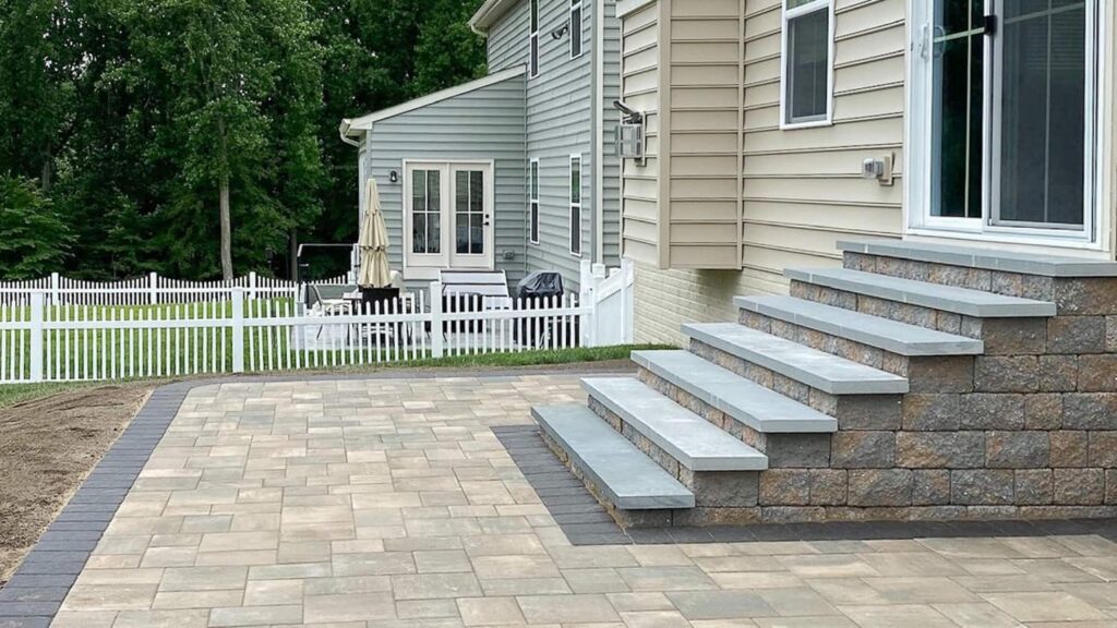 12 Eye Catching Paver Steps Against House?