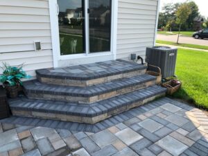 12 Eye Catching Paver Steps Against House?